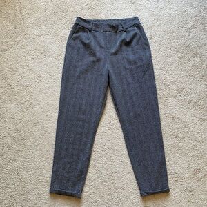 Super cute cropped office pants